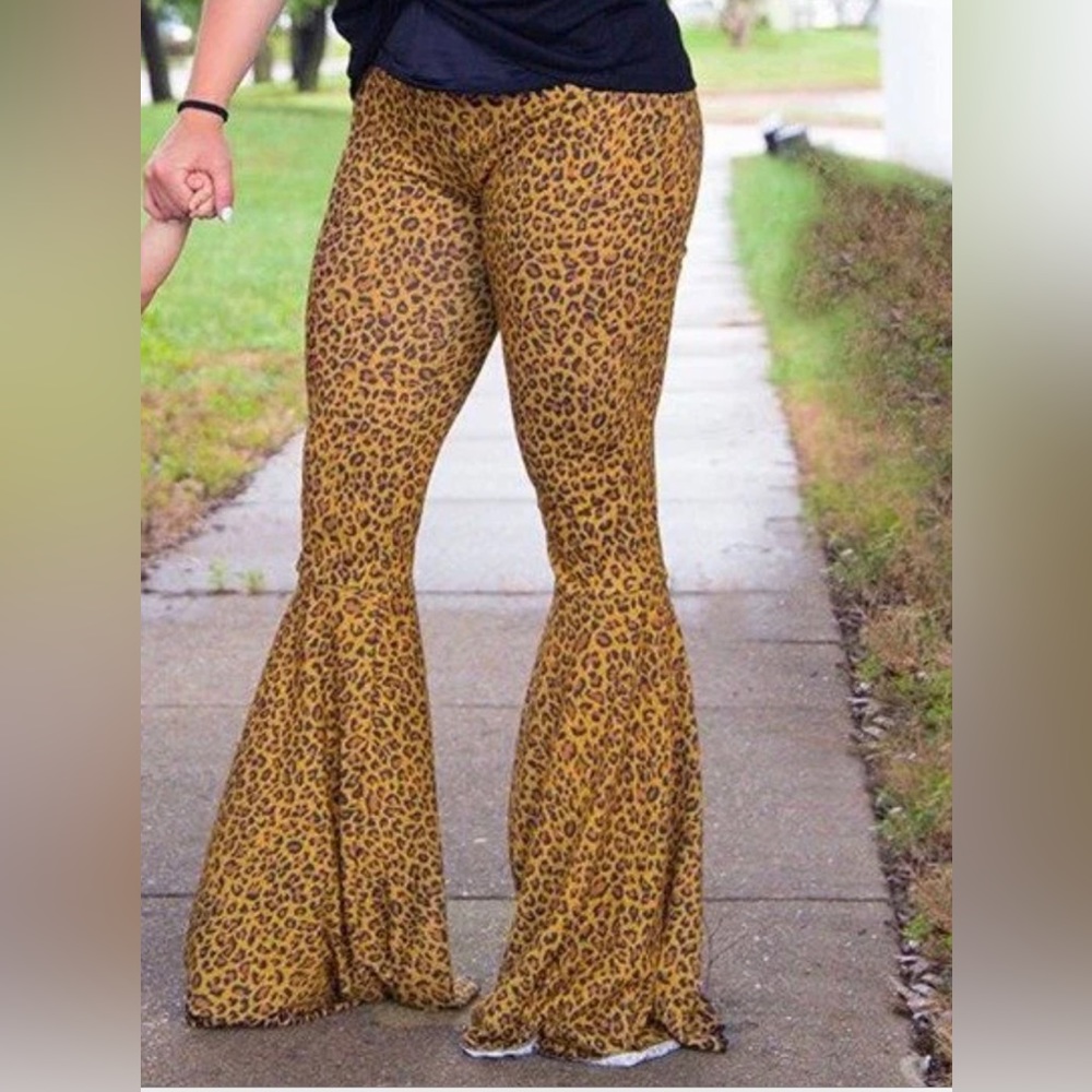 Bellbottom Cheetah print tights